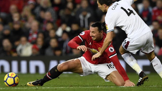 Mourinho explains Ibrahimovic half-time substitution