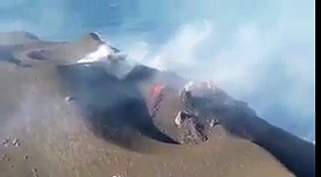Stromboli, il vulcano erutta  lo spettacolo alle Eolie