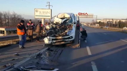 Tekirdağ Tır'a Çarpan Kamyonetin Sürücüsü Yaralandı