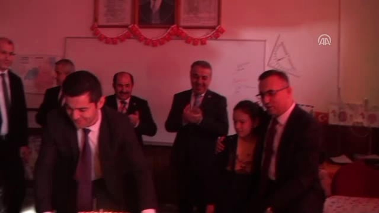 Vali, Mektupla Davet Edildiği Doğum Gününe Katıldı