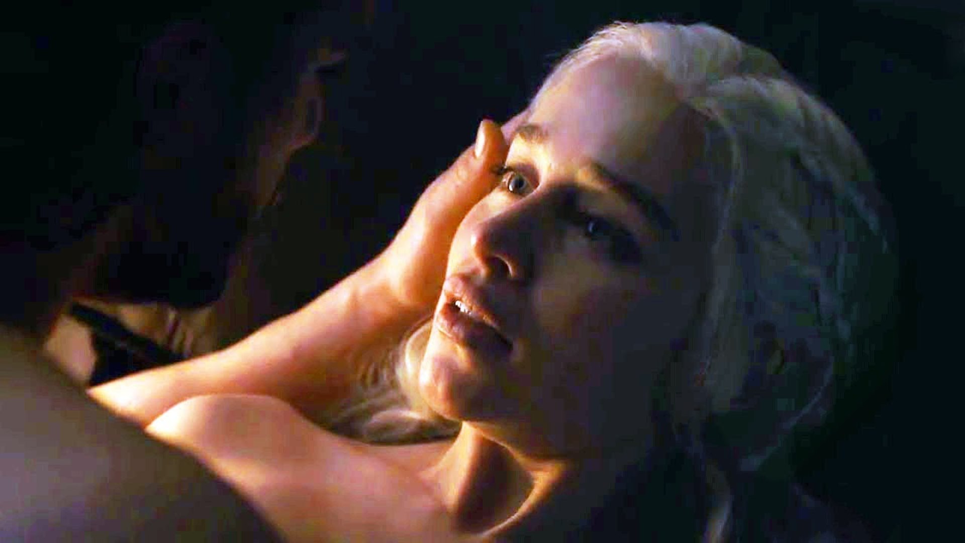 Emilia Clarke and Kit Harington React on Their Love Scene - video  Dailymotion