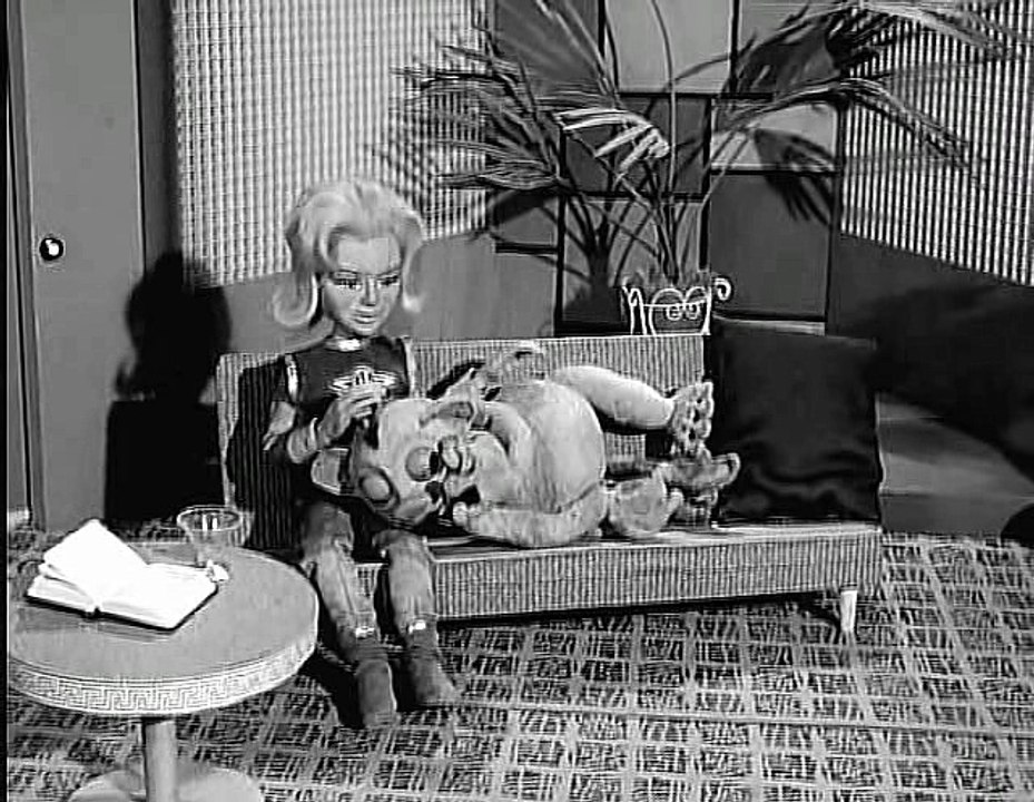 Fireball XL5  E27 - Dangerous Cargo