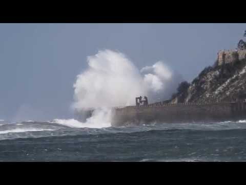 Powerful Waves Hit the Coast of Spain as Storm Bruno Approaches