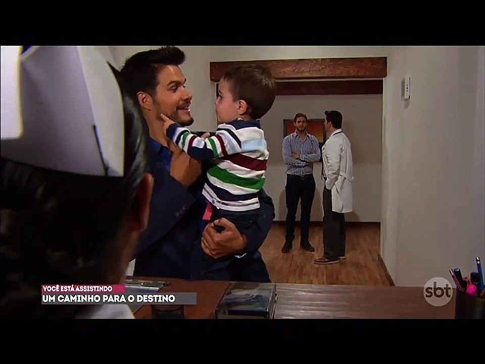 UCPD - Carlos reencontra Fernanda e a ver com seu filho, sem saber que é seu filho