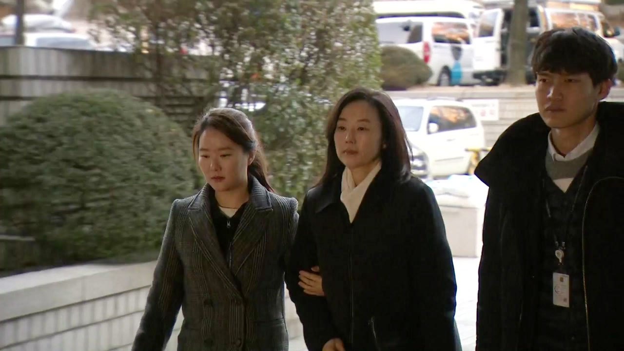 [현장영상] 조윤선 피의자 심문 법원 도착...'묵묵부답' / YTN