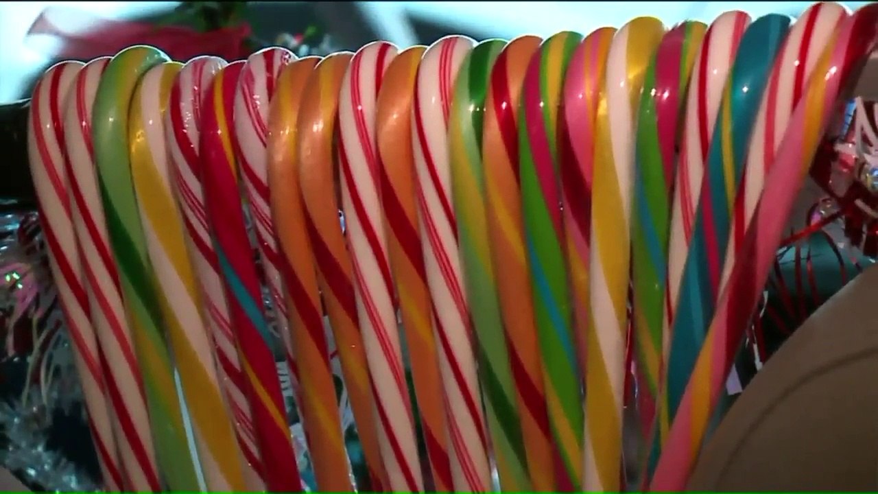 Chicago Uber Driver Spreads Holiday Cheer in Minivan Decked Out with Christmas Tree, Inspiring Notes