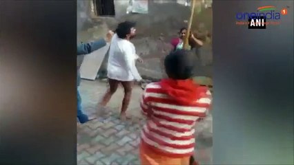 Mathura Priest thrashed by locals for allegedly molesting girls, Watch Video   Oneindia News