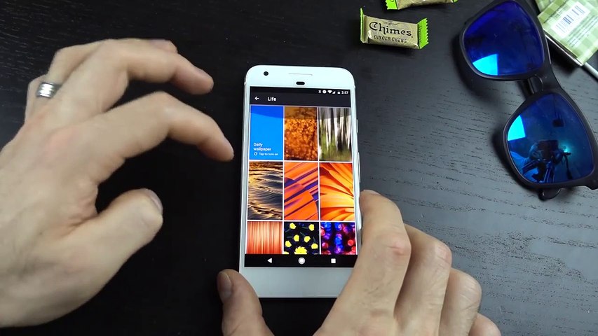 Google Wallpaper App on Google Pixel!-u0z1l1Ab_Vo