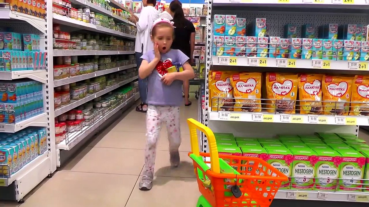 Bad Kid & Baby Doll doing shopping Crying for Candy Supermarket Songs for