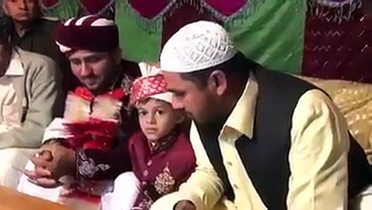 Faisalabadi dulhe ki  jugat pe molvi tap gya - Funny Nikah pakistan - angry funn