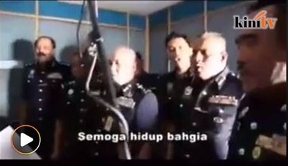 Descargar video: Tular...Polis Selangor 'tegur' anggota melalui lagu