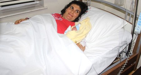 2018'in İlk Bebekleri Denizli'de Dünyaya Geldi! İlk Ziyaretçileri Bakan Zeybekci Oldu