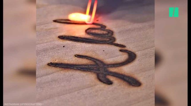 Regarder ces artistes pyrograveurs travailler est fascinant