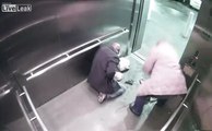 Ce policier se tire dessus par erreur dans l'ascenseur !
