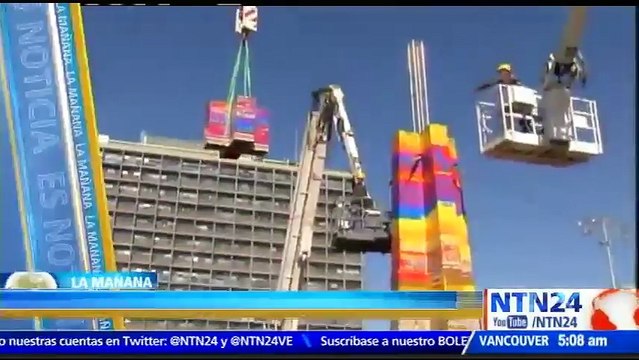 Tel Aviv construye torre de Lego de 36 metros de altura para honrar a un niño que murió de cáncer y que era fanático de esas piezas