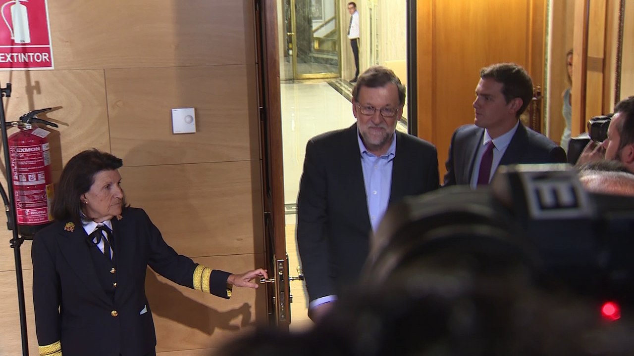 Rajoy y Rivera analizan en Moncloa la situación de Cataluña
