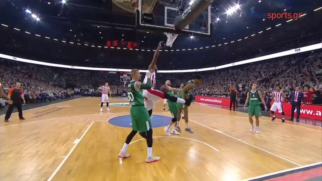 Το ΕΝΤΥΠΩΣΙΑΚΟ κάρφωμα του Τζαμέλ Μακλίν And-one - Ζαλγκίρις Κάουνας vs Ολυμπιακός - 28.12.2017