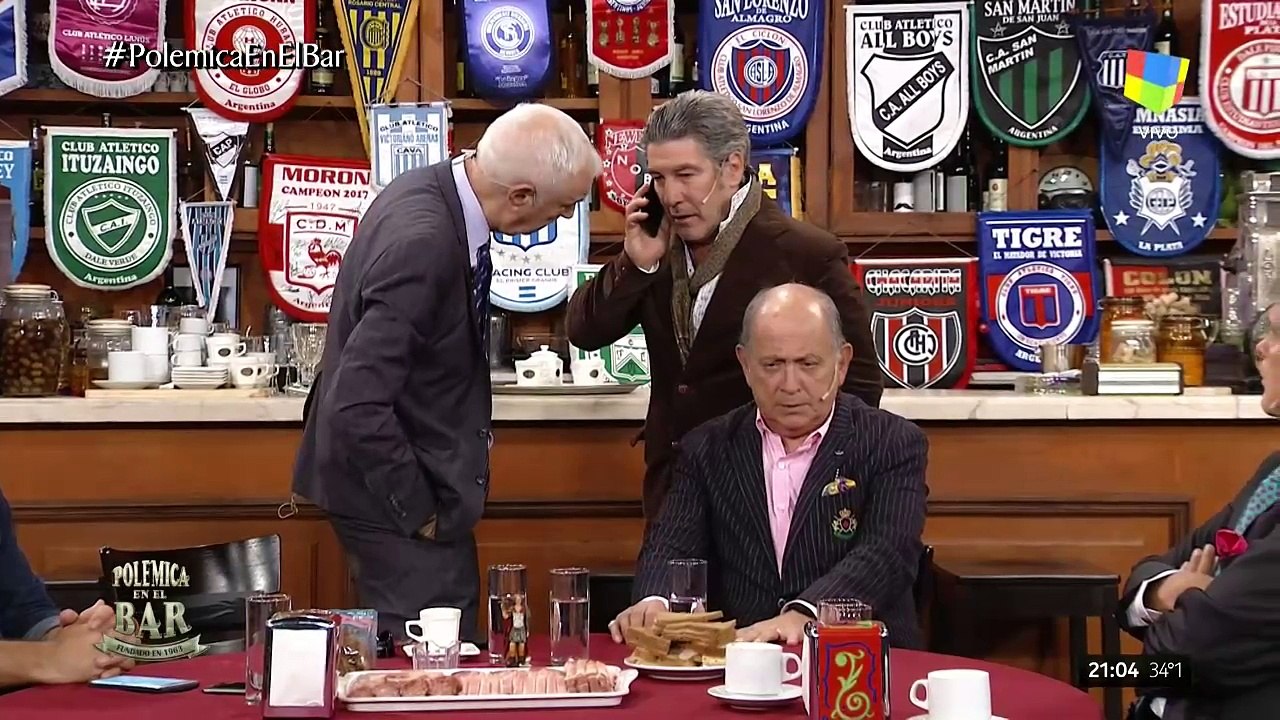 Albertito como "José Luis Perales" en Polémica en el Bar | 28-12-2017 | @DifusionInfo