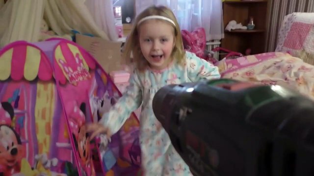 Игра доктор! Зубной врач рвет зубы и сверлит пло�