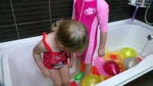 Челлендж. ЛОПАЕМ ШАРИКИ с Водой .Лопаем �