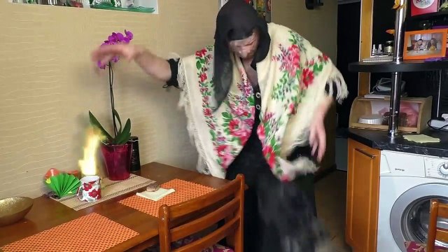 Игра доктор! Зубной врач Лечит Бабу Ягу Ставим Уколы �