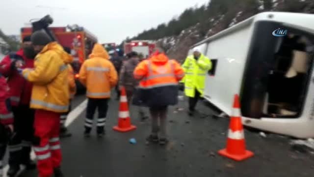 Ankara-İstanbul Otobanında Otobüs Devrildi: 2 Ölü, 20 Yaralı