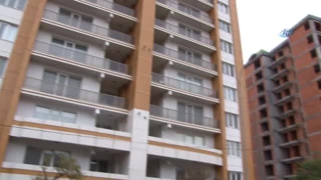 Beylikdüzü'nde Lüks Sitede Bir Şahıs İki Kadını Evin İçinde Silahla Vurarak Yaraladı