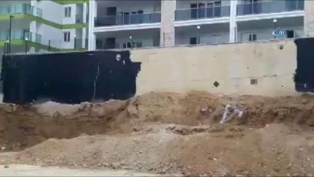 Kuşadası'nda Sitenin İstinat Duvarı Böyle Çöktü