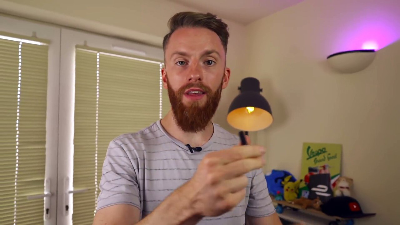 Steven Bridges fait de la magie avec des stylos à bille