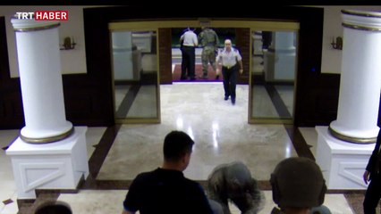 Kahraman ilan edilen yüzbaşı “FETÖ’cüyüm” diyerek teslim oldu
