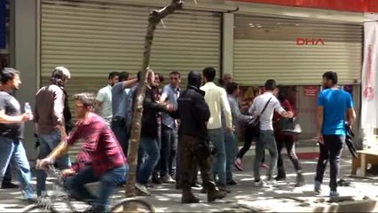 Diyarbakır Zırhlı Araçla Çarptığı Kadının Ölümüne Neden Olan Polisin Hapis Cezası Ertelendi