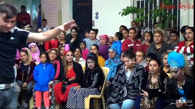 Roman Havası Severler | Sarışın Kız Hayran Bırakıyor