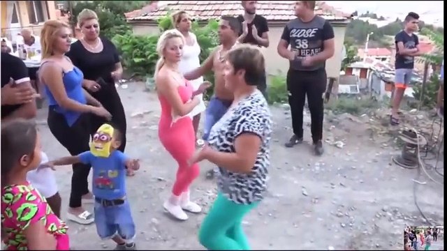 Düğünde Öyle Kıyafetler Giymişler Ki Roman Düğününde Roman Havası Oynayanlar İlginç Danslar