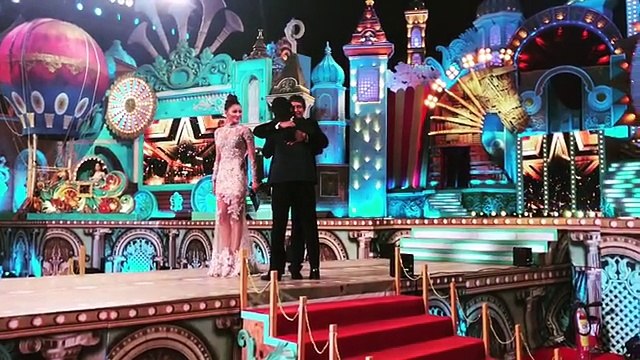 Urvashi Rautela Hot Photoshoot Malfunction Video New