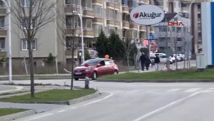 Bursa Boşanınca Otomobiline 'Mutluyum' Yazdırıp, Mangal Partisi Düzenledi