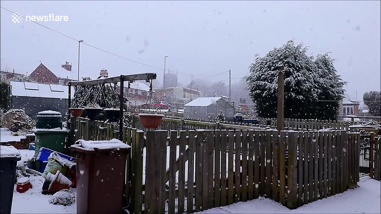 Leeds wakes up to blanket of snow