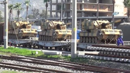 Hatay'da Sınıra Askeri Sevkiyat Devam Ediyor