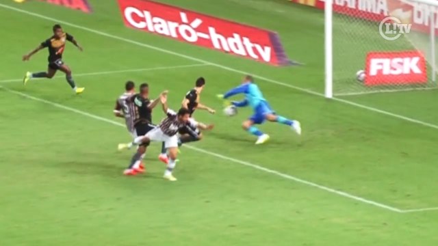 Relembre belas defesas de Cavalieri pelo Fluminense