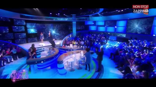 Iris Mittenaere sexy dans les Enfants de la télé , elle affiche son décolleté (vidéo)