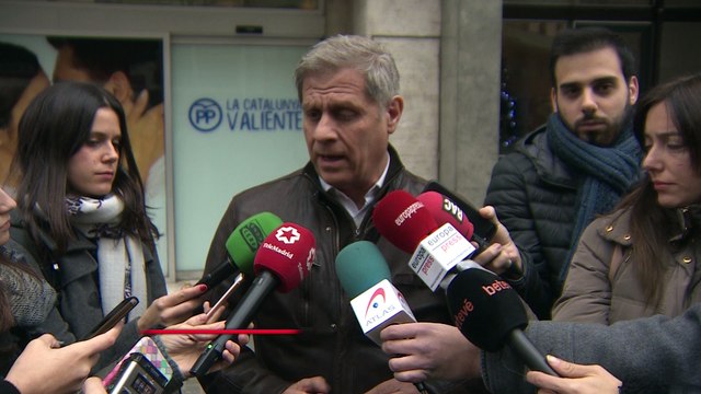 Oposición exige a Colau la retirada del lazo amarillo