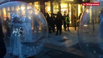 Quimper. Échappées de Noël. La Compagnie Remue-Ménage enchante le centre-ville