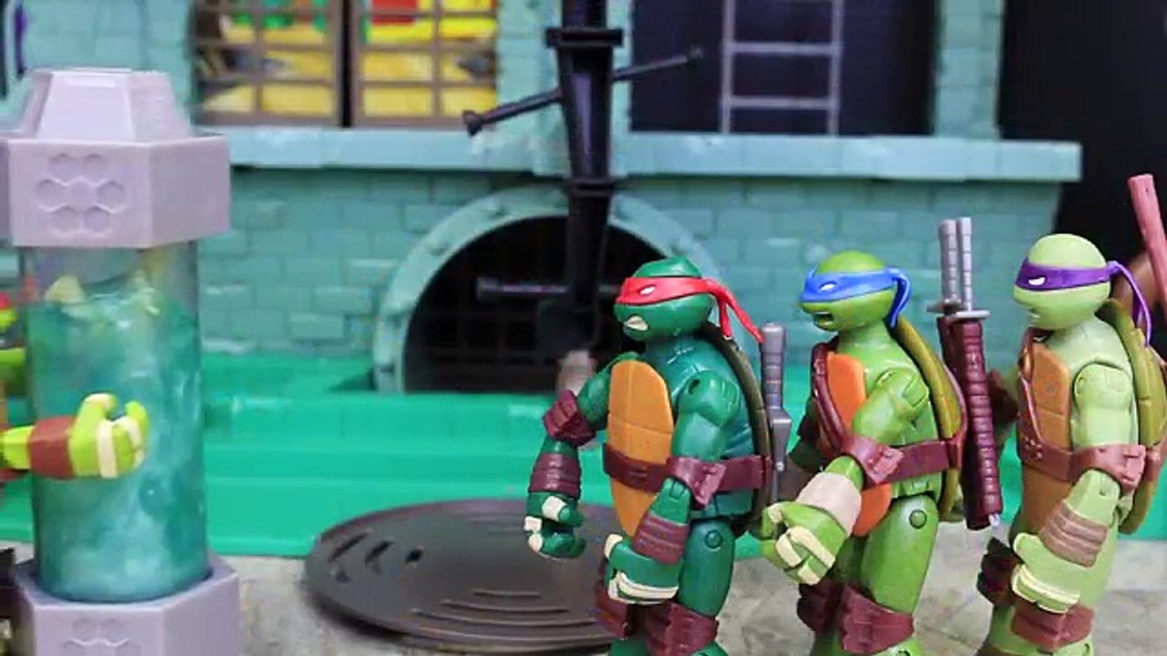 Ninja Turtles Mikey Finds Secret Ooze Transformed into TMNT Half Shell Hero by Mutagen Man