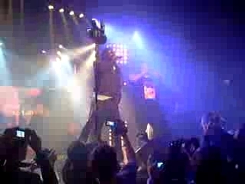 Will.I.Am "Heartbreaker vs. Put Your Hand Up" au Showcase