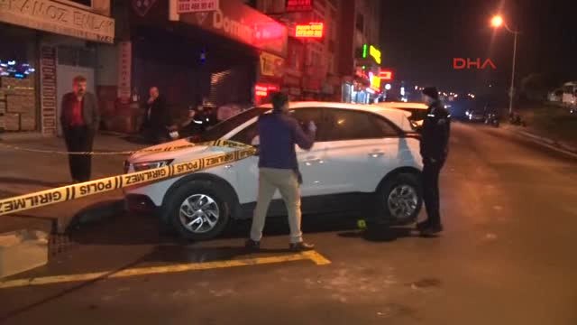 Küçükçekmece'de Gazino Çıkışında Silahlı Kavga, 2 Yaralı