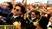 Shah Rukh Khan Mobbed By Fans In Muscat