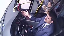 Kahraman şoför, otobüste fenalaşan kadını hastaneye böyle yetiştirdi