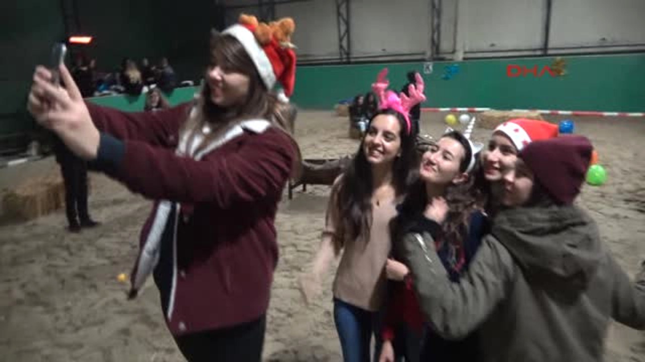 Veteriner Fakültesi Öğrencileri Yeni Yılı Manejde Atla Kutladı