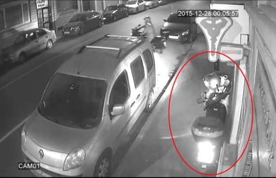 Herkesin Gözü Önünde Motosikleti Çaldılar