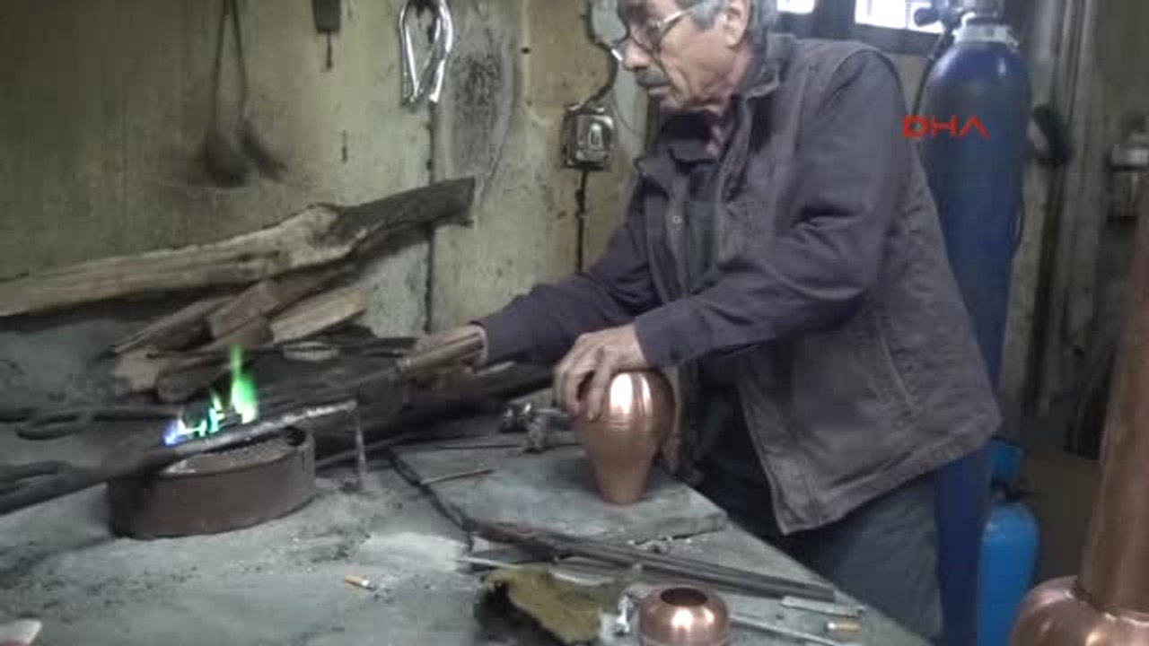 Aydın Cami Minaraleri İçin Yaptığı Alemleri Dünyaya Satıyor