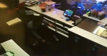 Silahlı Soyguncuya Böyle Direndi